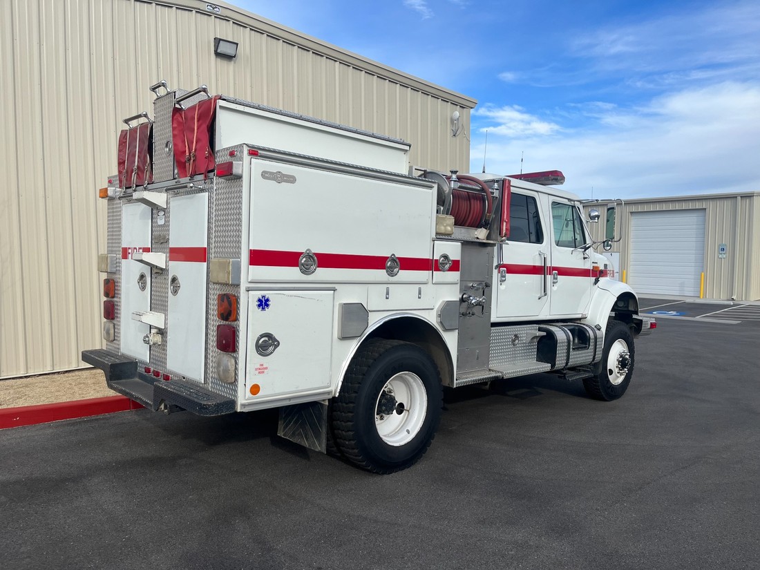 2002 International 7400 - Image 1